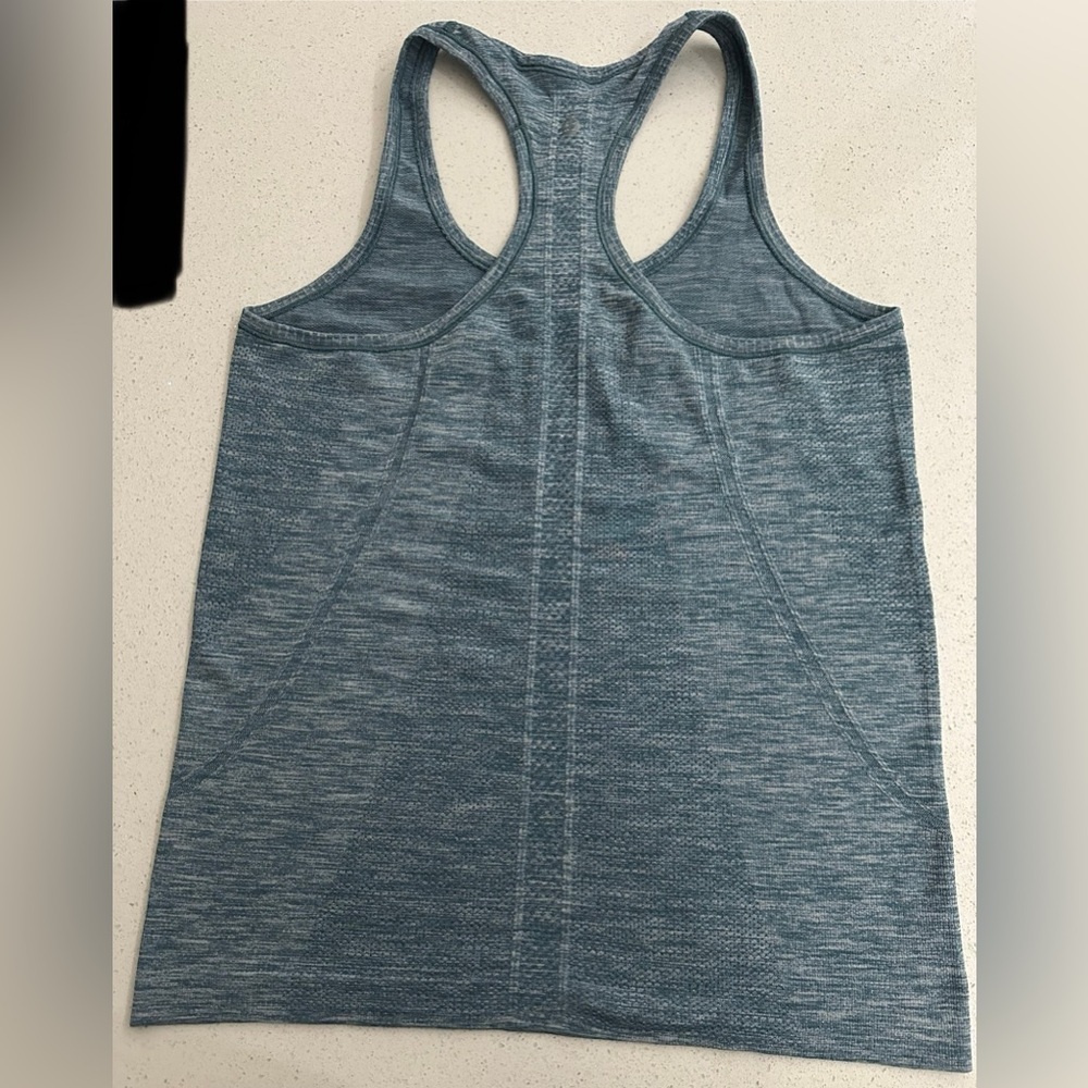 Lululemon: Women’s Tank Top- Size 8 - Picture 2 of 7
